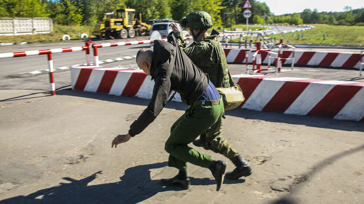     Военный в Ростовской области получил наказание за избиение сослуживца, рассказала объединенная пресс-служба судов региона.