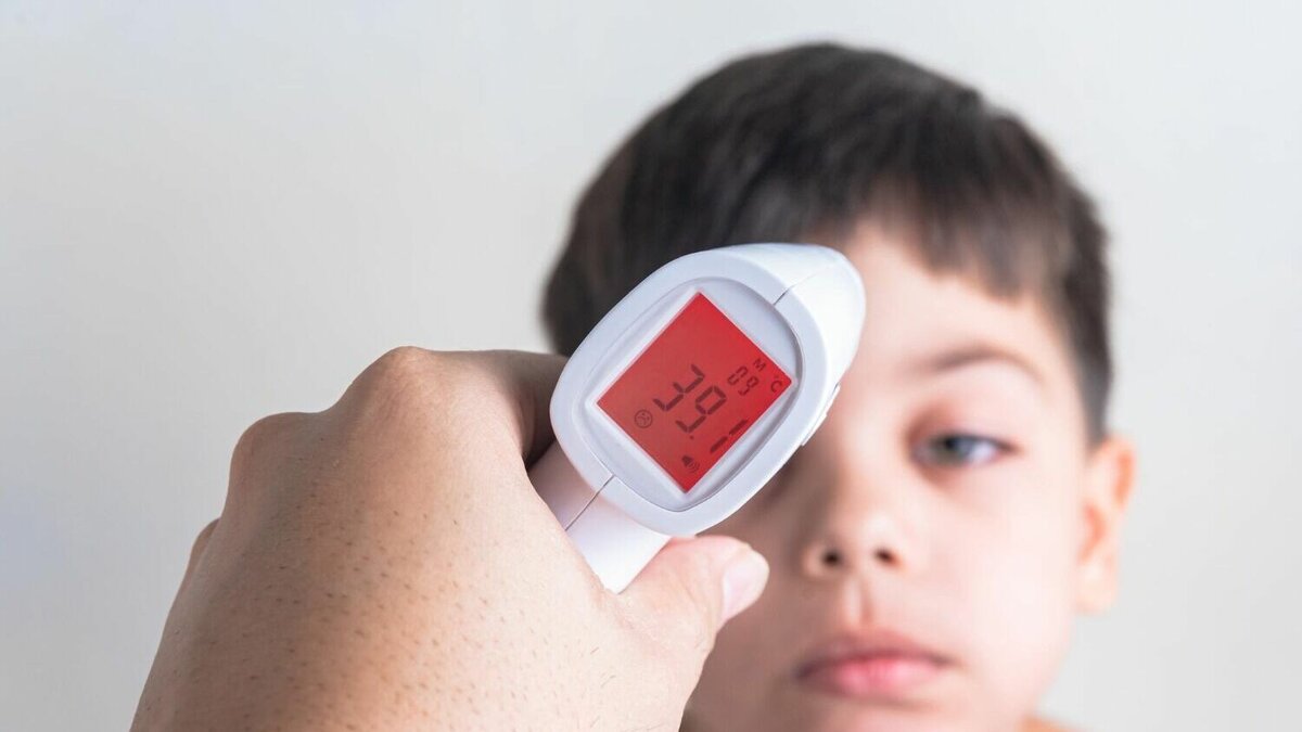     Скорую помощь к пятилетнему мальчику с 40-градусной температурой семья попыталась вызвать в воскресенье днем, однако трубку не взяли, сегодня с утра звонок был принят, но к больному малышу по-прежнему никто не торопится, рассказала его бабушка, Наталья Скоромна корреспонденту NewsTracker.