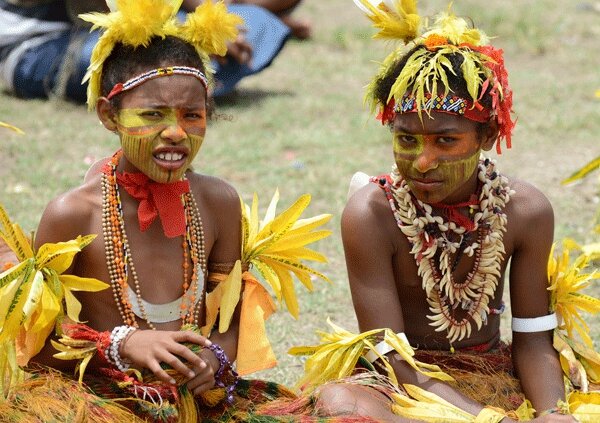 Папуасы из племени 