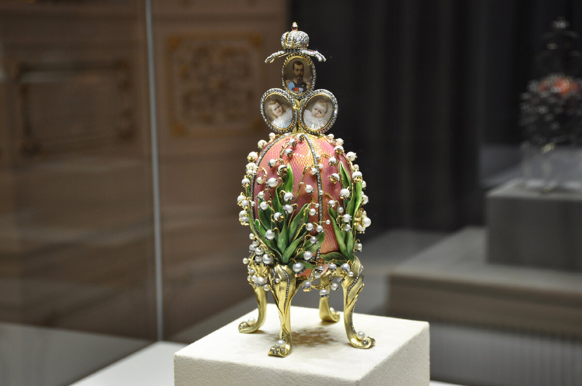 Пасхальное яйцо «Ландыши» Подарок императора Николая II супруге, императрице Александре Федоровне, на Пасху 1898 года.