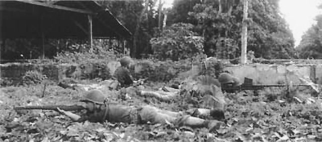 Солдаты КМП США, 1943 год. Справа в кадре как раз канадский Бойс