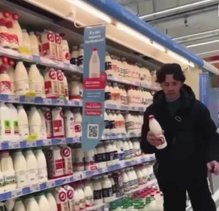 Джереми Лоффредо совершает покупки в Москве. скриншот