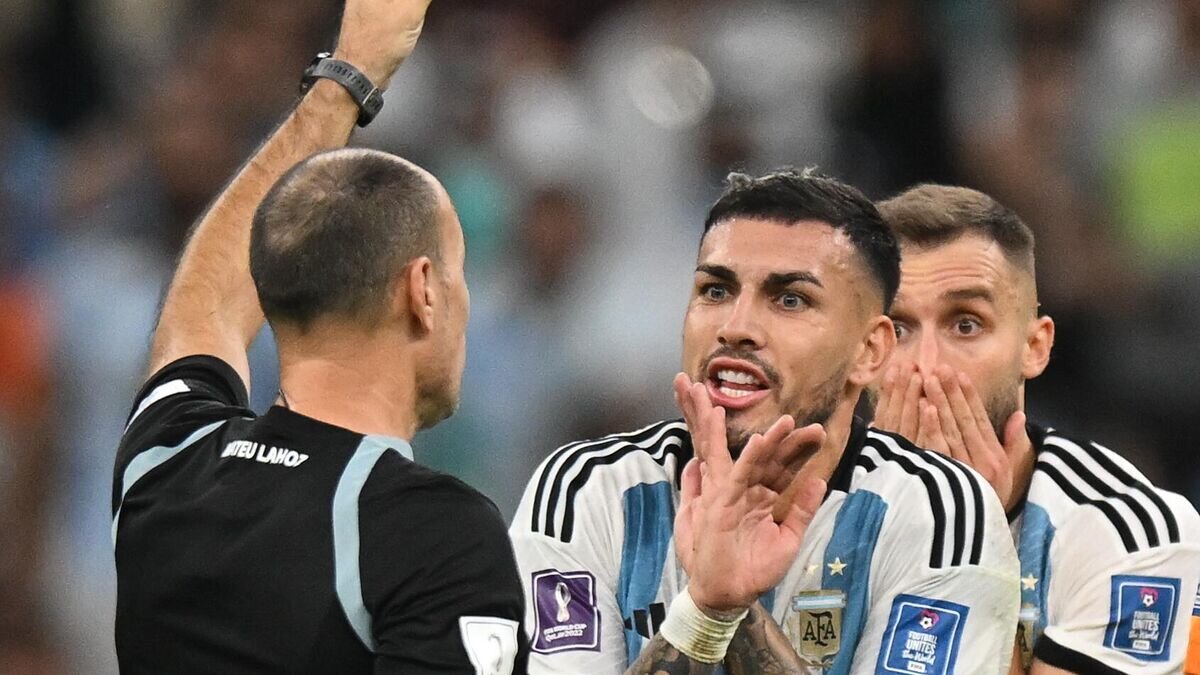    Главный судья Антонио Лаос (слева)© РИА Новости / Григорий Сысоев