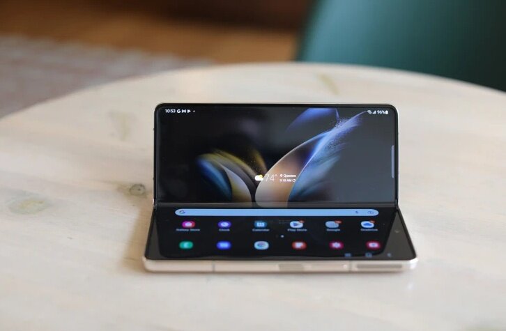    Большая раскладушка от Samsung выглядит как мини-планшет. Источник: techcrunch.com