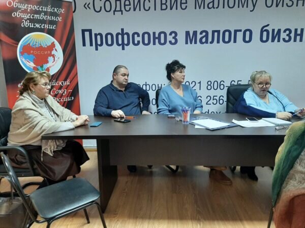 На собрании актива «Ассоциации ювелиров СПб+» в офисе РОО «Содействие малому бизнесу»: Марина Балакшина, Армен Манукян, Анна Романовская и Янина Гришина.