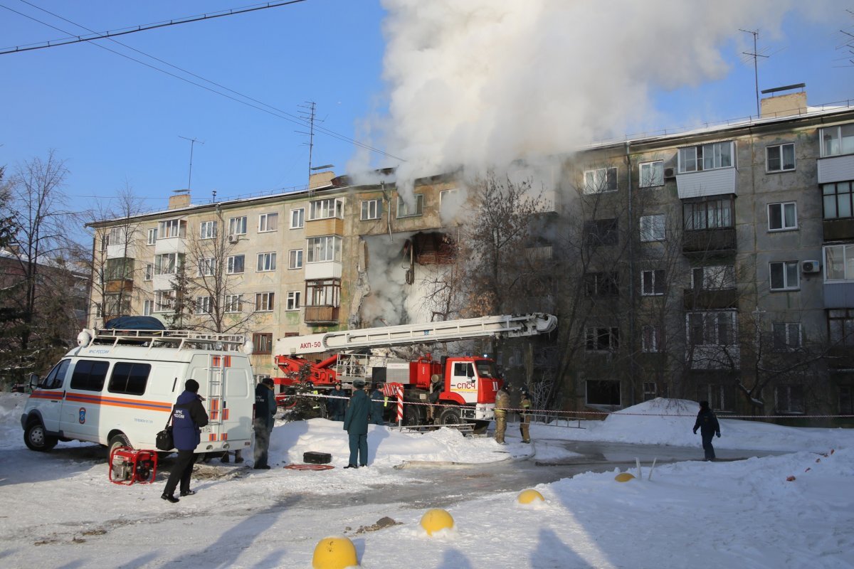    Вторые сутки после взрыва: найдены тела 14 погибших, в Новосибирске — траур