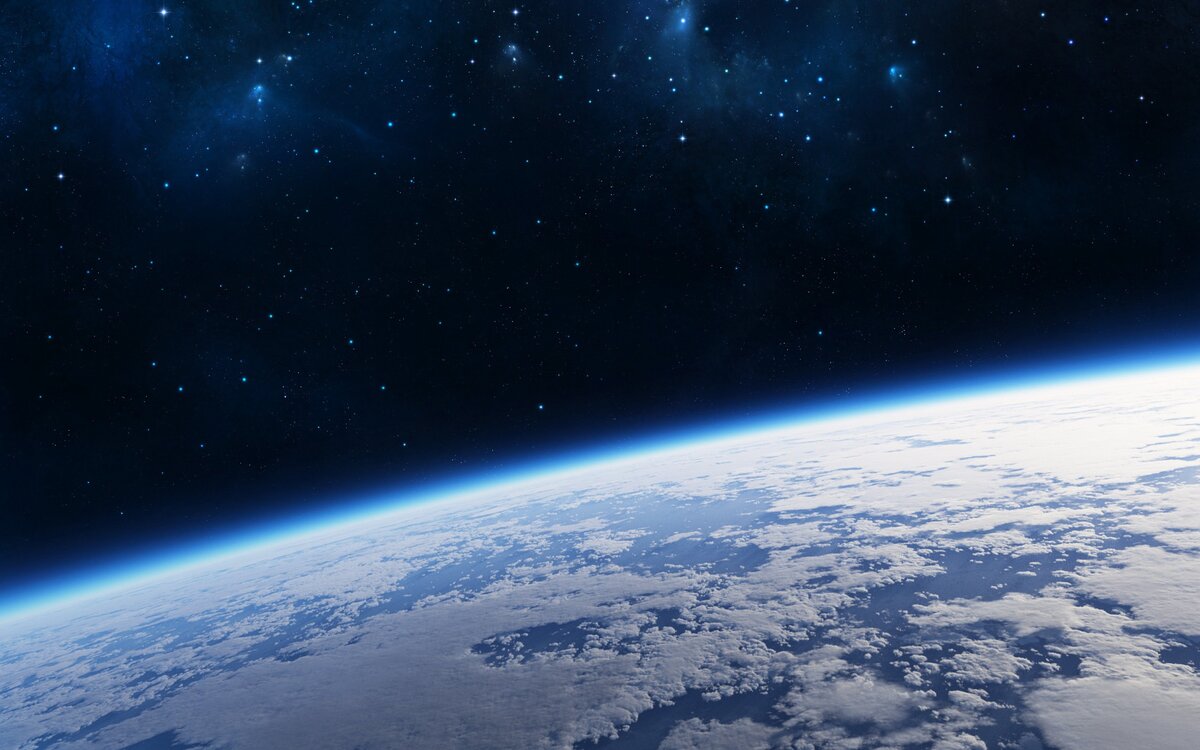 Все эти разговоры на тему НЛО давно уже всем надоели в силу того, что постоянно эта тема мусолится. И вдумчивому человеку иногда приходит на ум, а не делается ли это специально. Весь этот мусорный фон и куча бесполезной и неадекватной информации в том числе и на центральных телевизионных каналах. НО...........