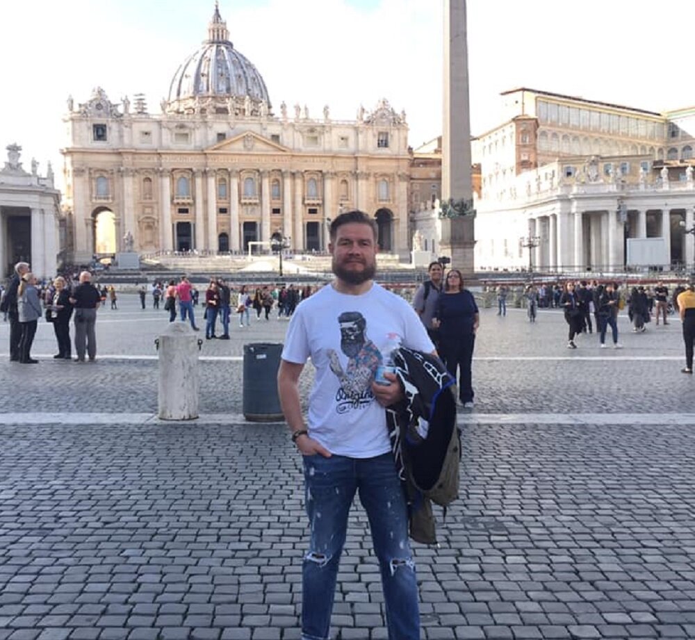 Экс-топ-менеджер «Талосто» Алексей Семизоров теперь собственноручно печет и замораживает круассаны