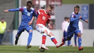 Сборная России U-17 проиграла Исландии со счетом 2:3. Отметим, что россияне уступали по ходу встречи 0:3.

