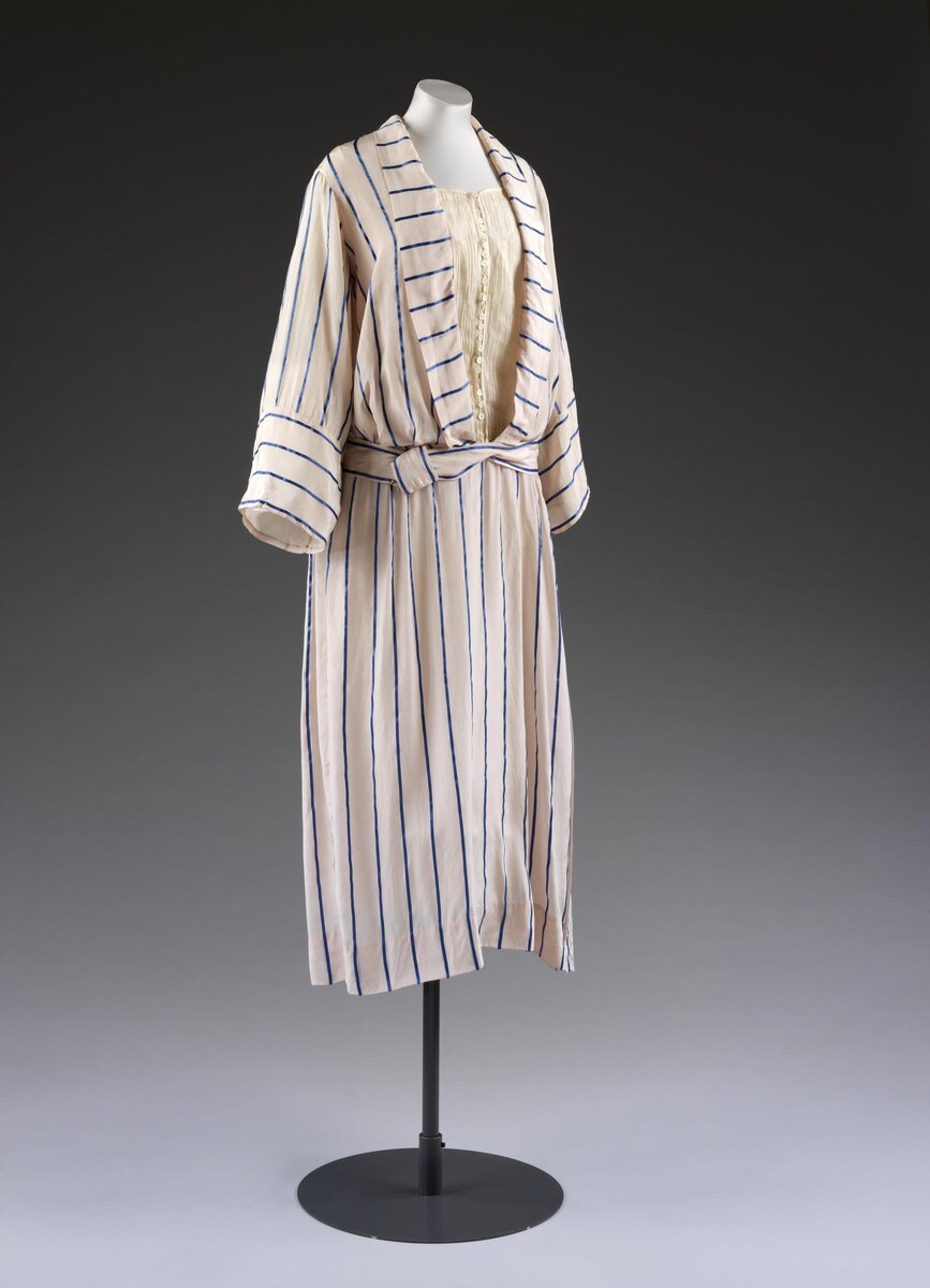 Dress, 1920 - 1925,  England (made) © Victoria and Albert Museum, London 