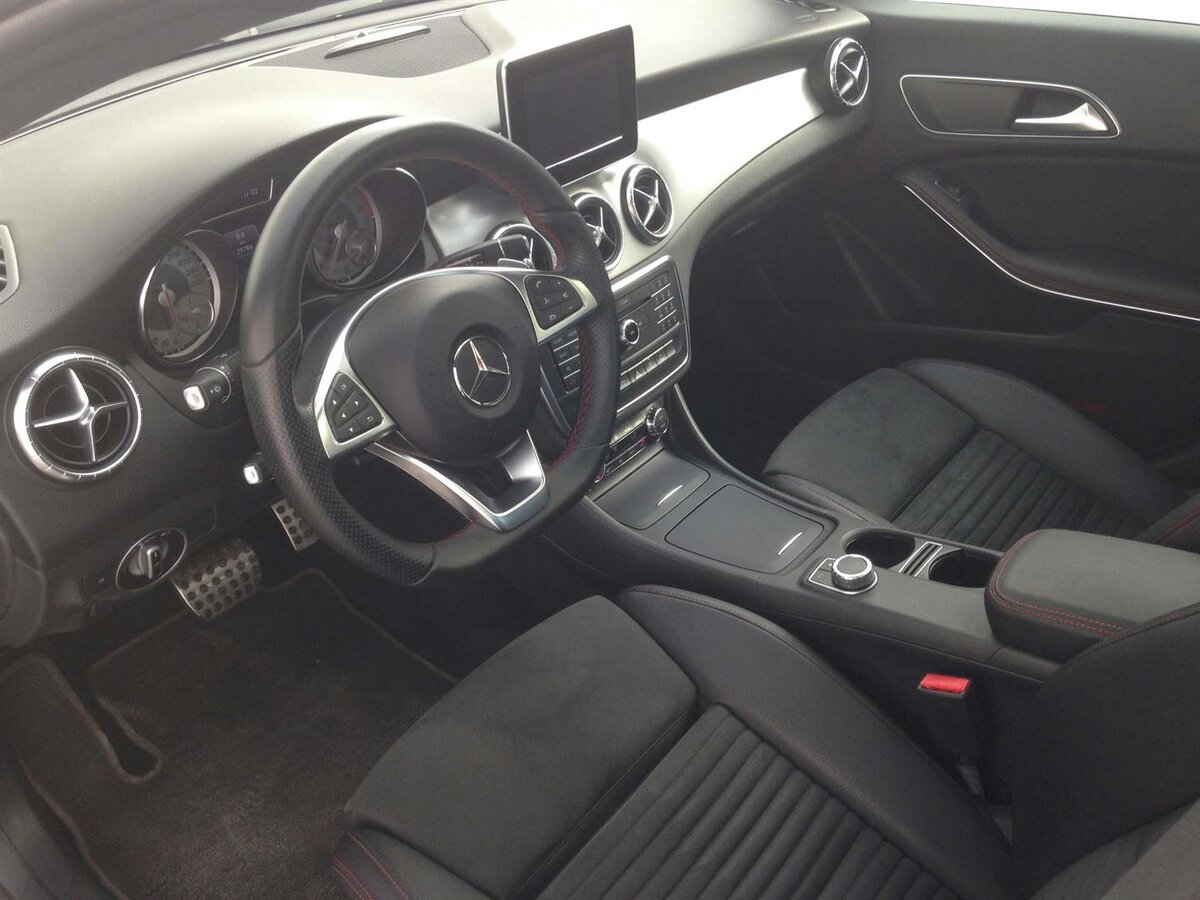Mercedes CLA салон