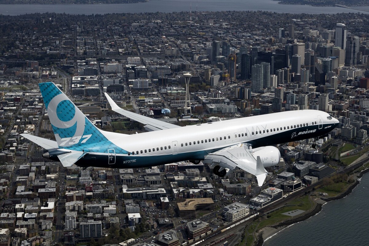 Полёты всех Boeing 737 MAX были запрещены по всему миру в течение марта 2019 года из-за двух подряд катастроф со схожими признаками, указывающими на некорректные настройки программного обеспечения