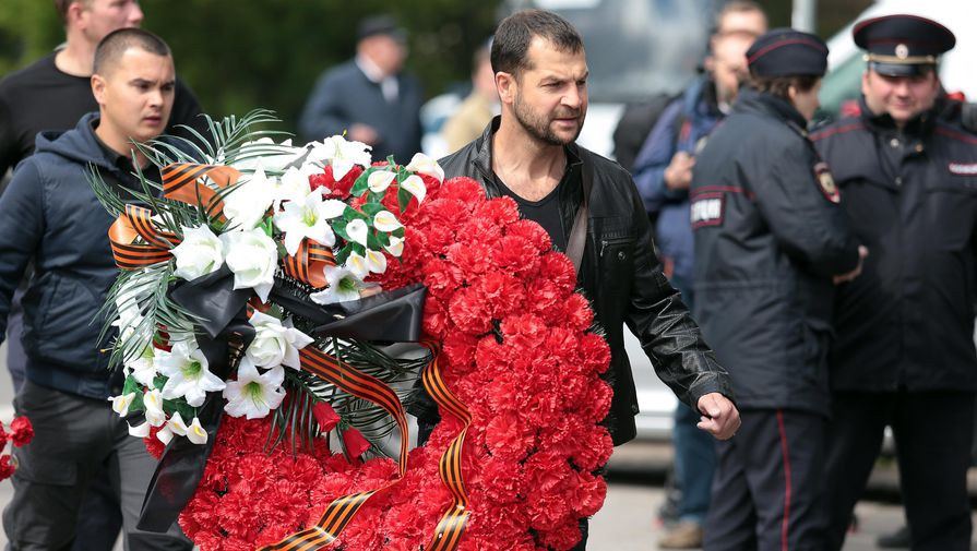  Похороны подводников, погибших на глубоководном аппарате в Баренцевом море, Серафимовское кладбище, Санкт-Петербург, 6 июля 2019 года. Валентин Егоршин / ТАСС 