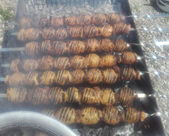 Вид практически готовой картошки. Чтобы убедиться в готовности, всегда пробуем. 