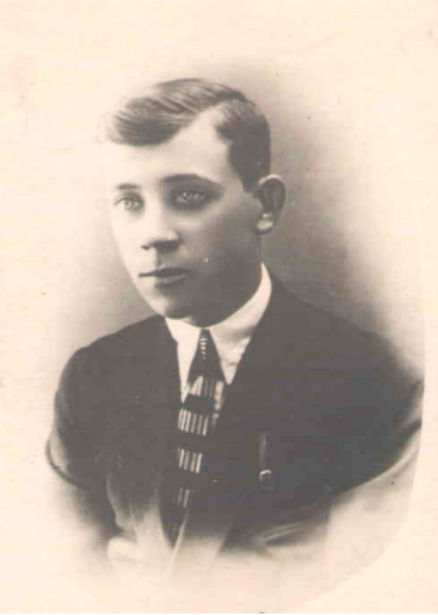 Художник Сергей Вишневский в молодости, 1937 год.