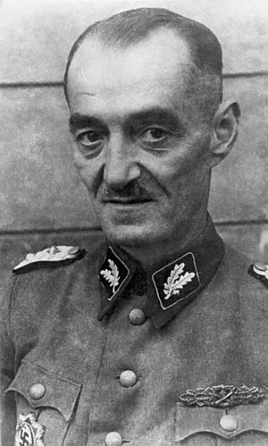 Оскар Диленвагер начал свою военную карьеру еще в Первую Мировую Войну. Между Первой и Второй мировыми он тоже без дела не сидел и успел поучаствовать в революции в Испании.