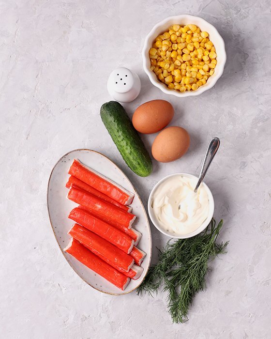Салат с крабовыми палочками, сыром, яйцами, кукурузой и майонезом простой рецепт с фото пошагово