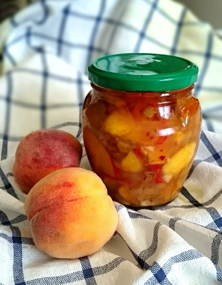 Персики на зиму заготовки. Заготовки из персиков на зиму золотые. Свежие персики с сахаром. Маринованные персики. Заготовки из персиков на зиму золотые.