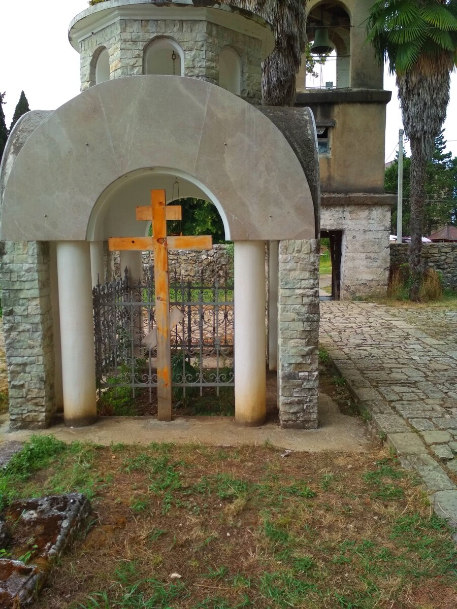 Лыхненский храм в абхазии. Храм Лыхны в Абхазии. Храм Успения Пресвятой Богородицы в Абхазии. Храм Успения Пресвятой Богородицы в Абхазии Лыхны. Храм в селе Лыхны Абхазия.