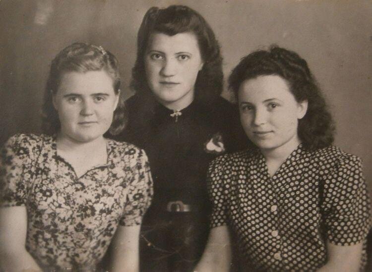 Советские девушки в 1940-е гг. С сайта http://pinterest.ru 