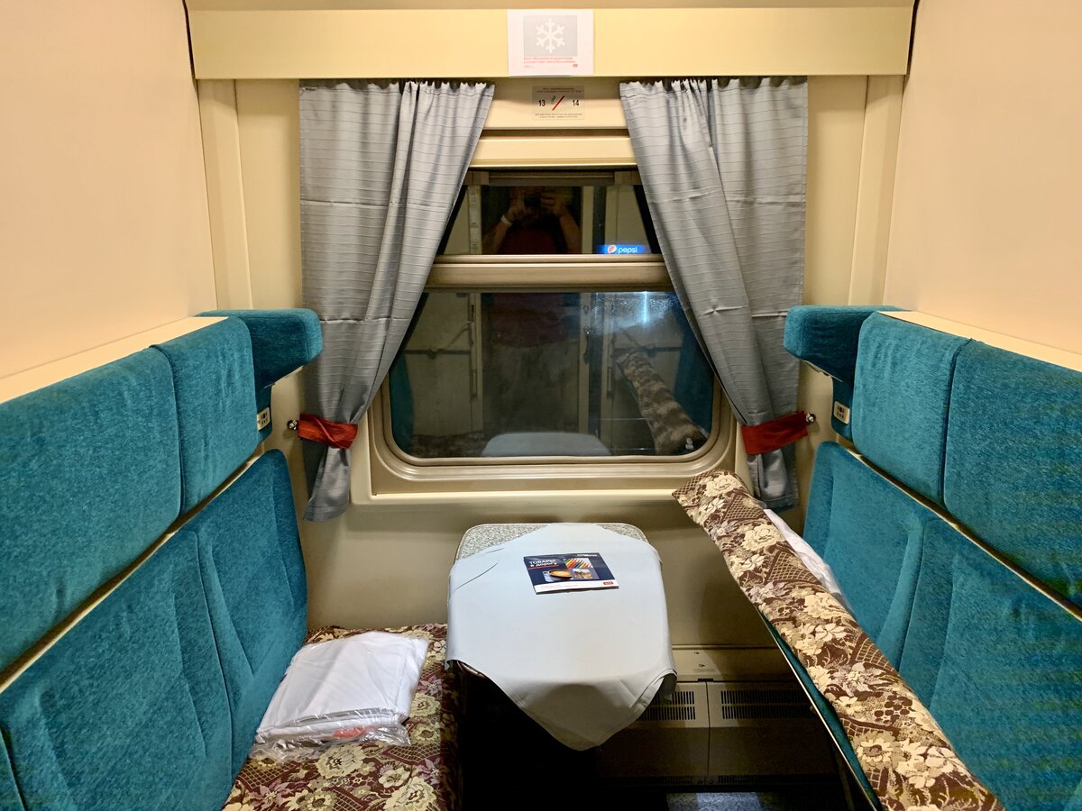 Двухместное купе в поезде ржд фото внутри