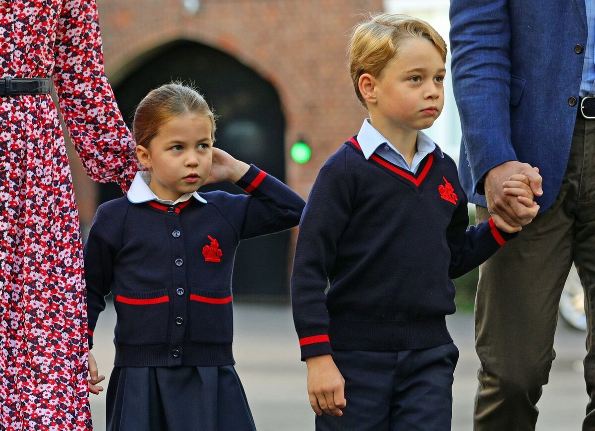 Кейт и Уильям отвели Джорджа и Шарлотту в школу в их первый учебный день (фото+видео)