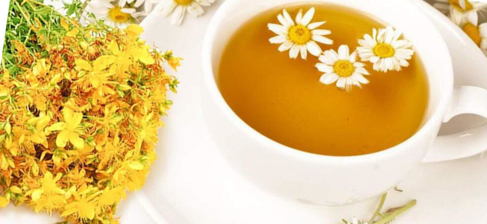 Ромашка и зверобой травяной настой от стресса