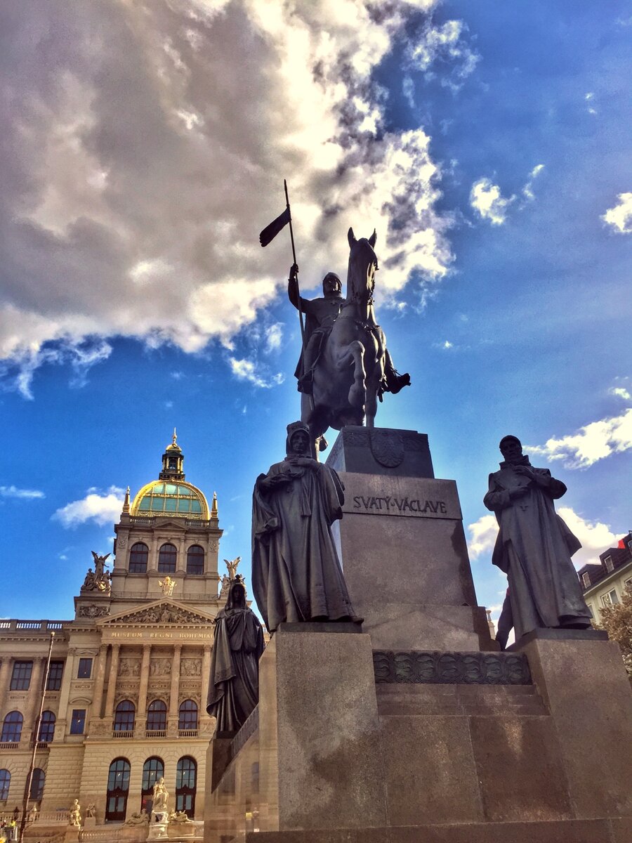 Памятник св. Вацлаву на Вацлавской площади