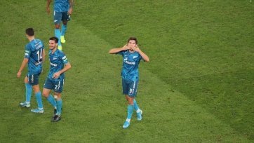 Фото: twitter.com/zenit_spbСпокойное течение стартовых минут первого тайма не вселяло надежд на открытый и результативный футбол. Забегая вперед, хочется сказать, что к перерыву игра раскрылась, и в каком-то смысле даже результативность была, но на табло авторов голов так и не оказалось. Во втором тайме это недоразумения с лихвой нивелировалось.
