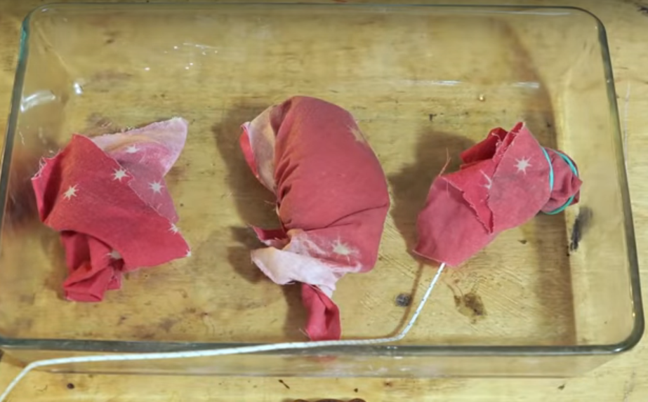 Тряпка с автомобильным маслом, с губкой и с термопарой внутри.