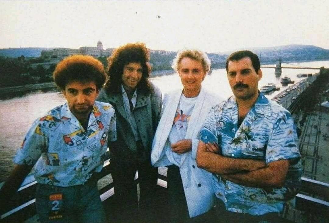 В полном составе