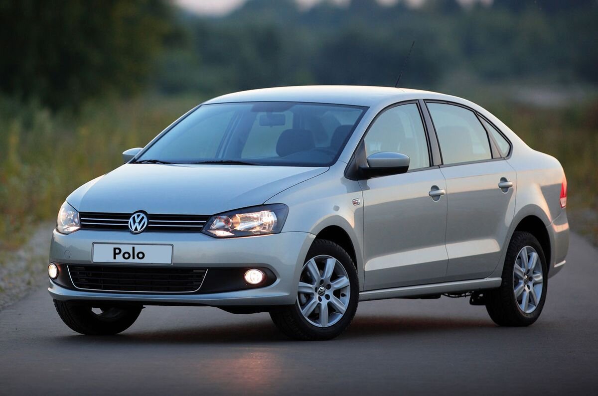 Volkswagen polo за такие деньги его можно найти примерно от 13 года выпуска.