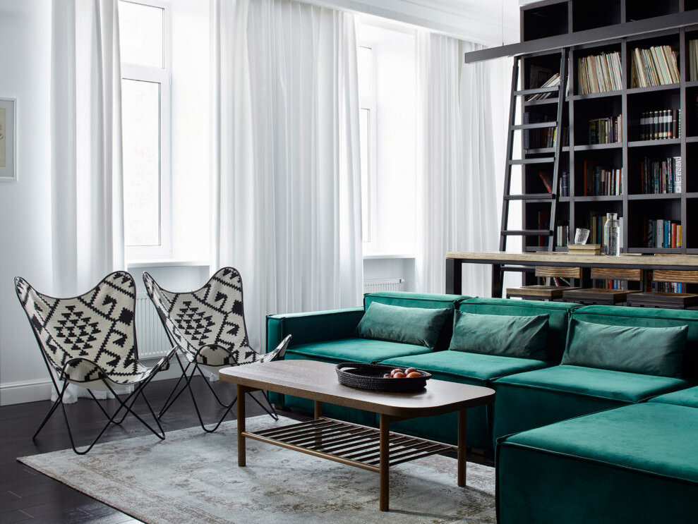 Гостиная. Диван, SK Design; кресла и ковер, Julia Grup; журнальный столик, IKEA.