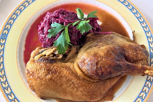 https://cdn.pixabay.com/photo/2019/10/01/13/35/roast-duck-4518288__340.jpg