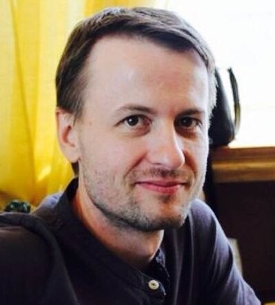 Ярослав Журавлев. В 2003 году окончил ОрГМА, врач-психиатр, врач-психотерапевт высшей квалификационной категории, зав.отделением ГБУЗ ООКПБ №2. Имеет более 20 научных публикаций 