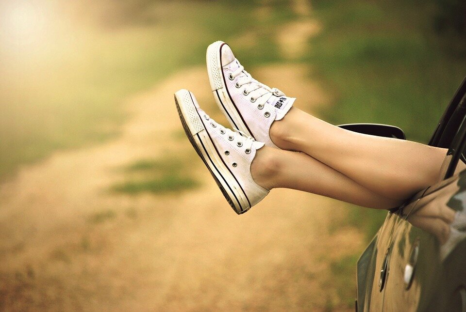 https://pixabay.com/photos/legs-window-car-dirt-road-relax-434918/