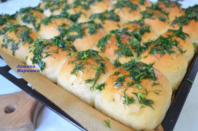 У пампушек множество рецептов,главная фишка в заливке, но, тесто тоже играет немаловажную роль