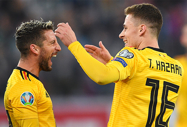 Торган Азар (справа) и Дрис Мертенс (слева)Фото: Владимир Астапкович / РИА Новости33333Сборная пропустила еще один гол, но забила в концовке