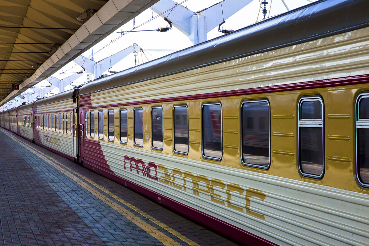 Ого! В самый элитный поезд России добавили вагон для бедных