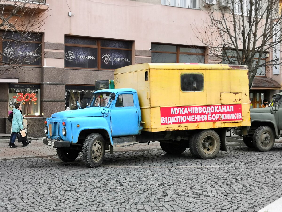 Никакой политики. 7 лет назад посещал городок Мукачево на Западной Украине.  Посетил и в декабре.Показываю как живётся горожанам | Без самолётов | Дзен