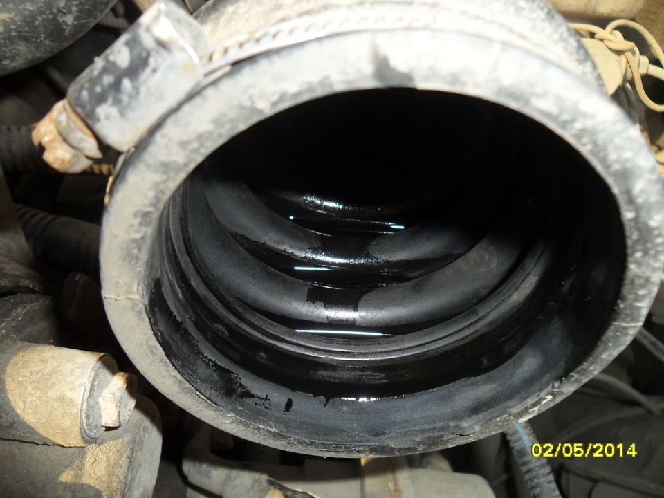 Масло в патрубке