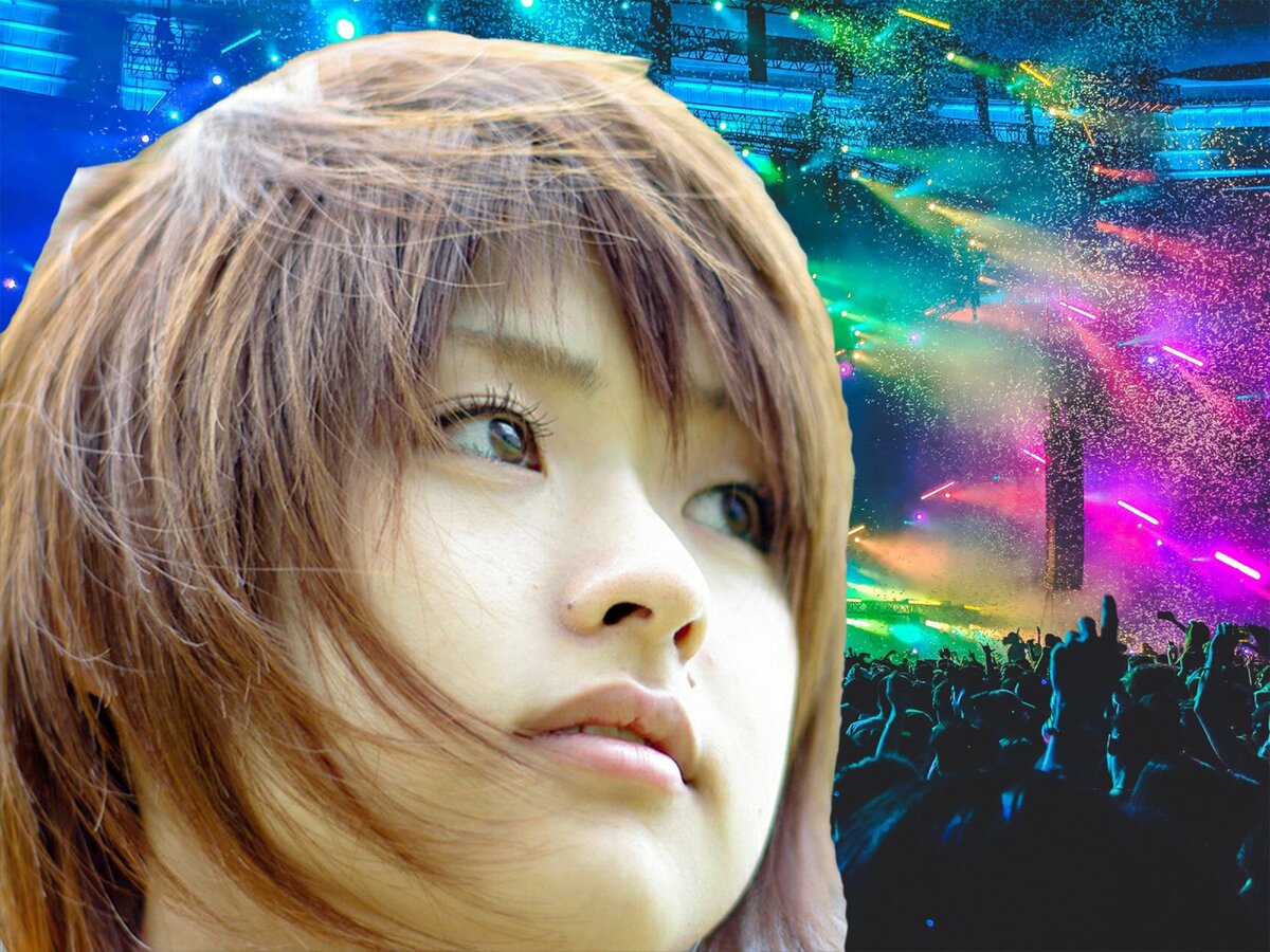 Японка в ночном клубе высматривает иностранца для знакомства [фотоколлаж]