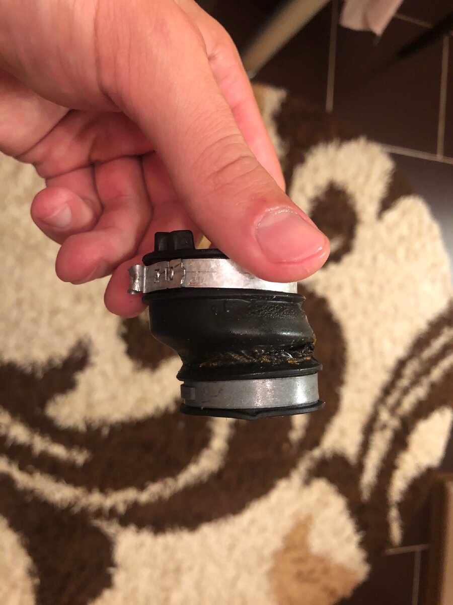 Дефектный патрубок посудомоечной машины