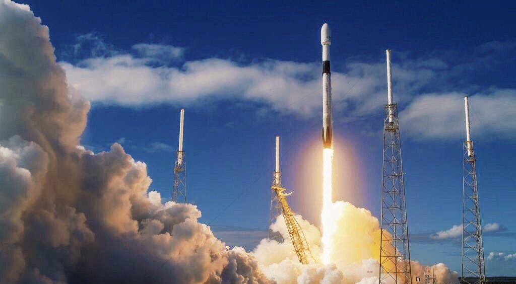 Запуск спутников на ракете Falcon 9