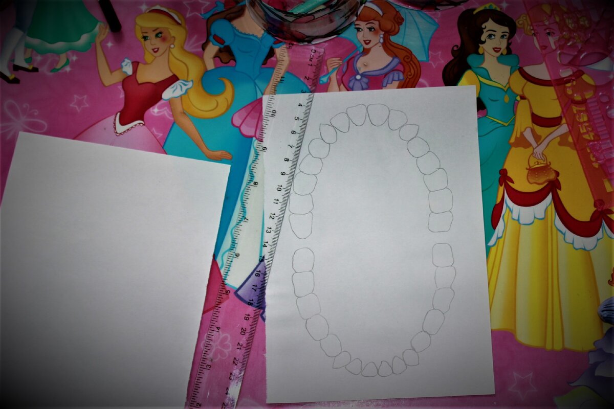 Моё фото - эскиз зубов карандашом.