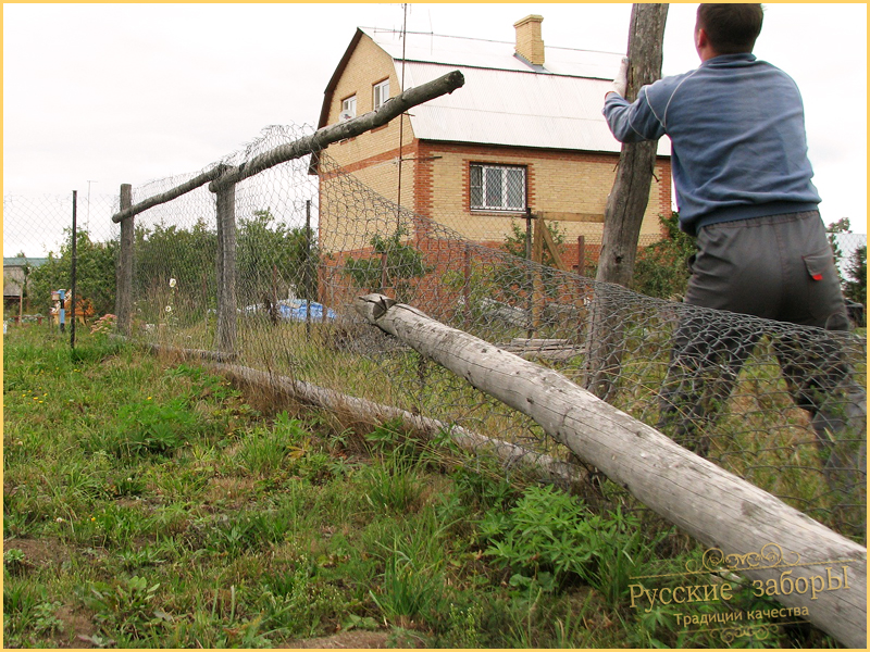 Высота забора между участками ижс. Забор на дачном участке. Какой должен забор в деревне. Какой должен забор в деревне. Высота забора между соседними.