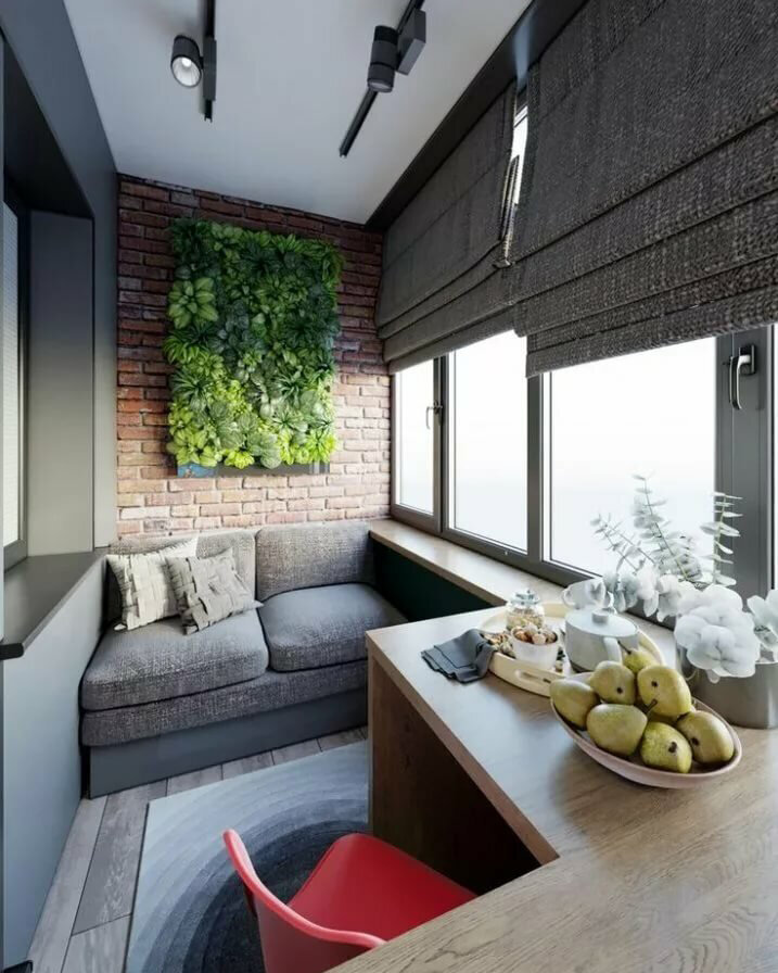 Целая комната на балконе