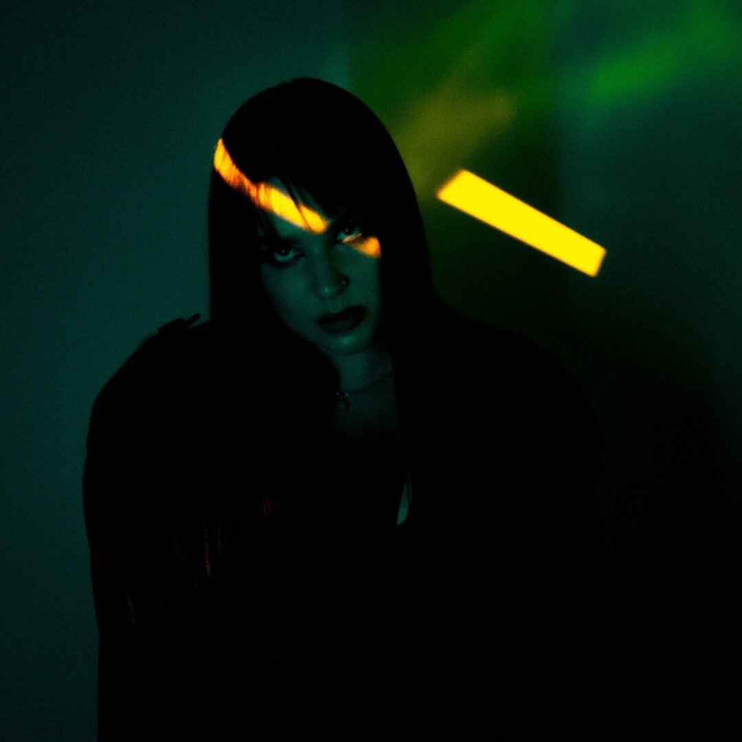 Пронизанная вкусом тайны обложка для "22" 