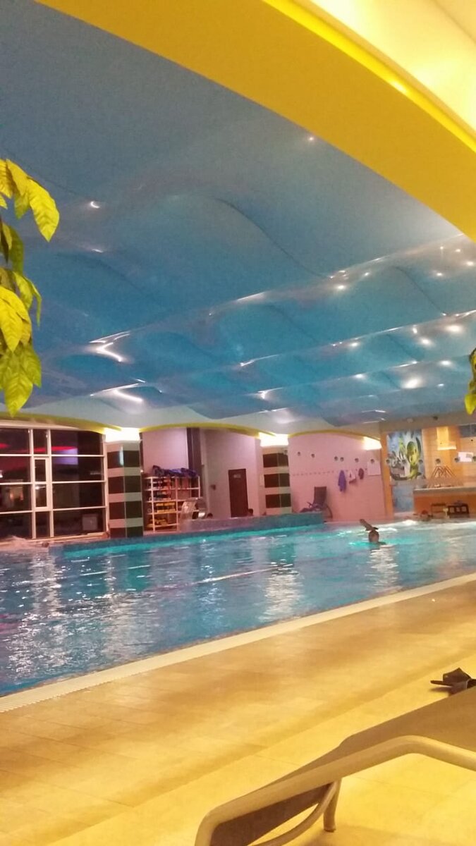 Хороший бассейн в Зорге, и народу немного! 