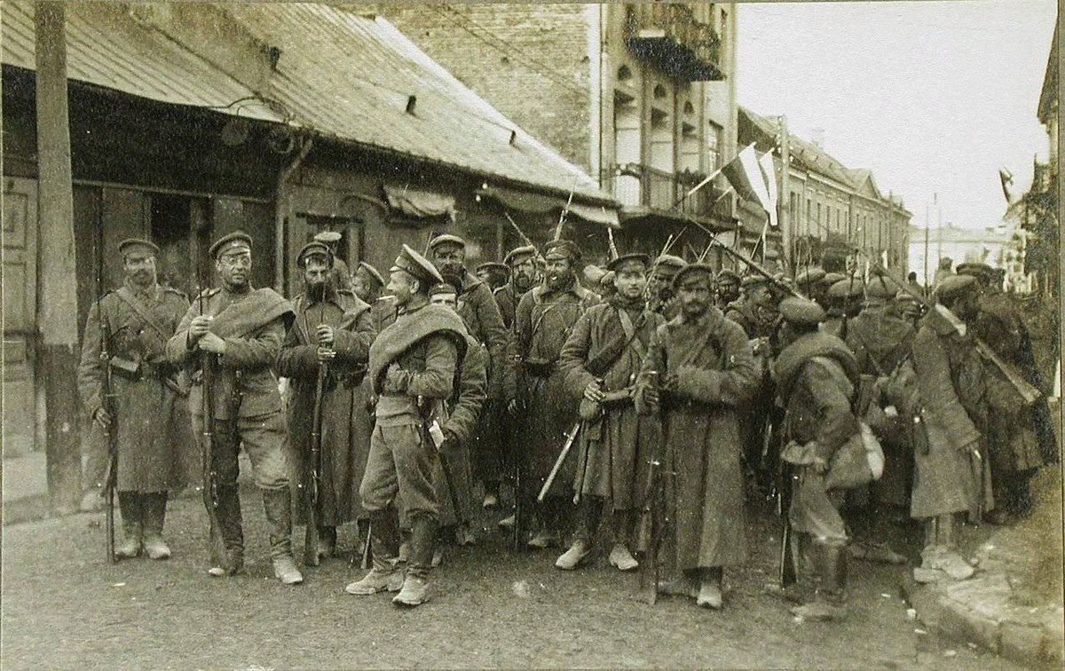 Армия Российской империи 1914. Солдат Российской империи 1914. Русские в Варшаве 1914. Российская армия 1 мировая война.